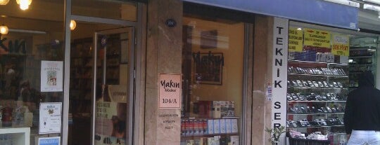 Yakın Kitap & Cafe is one of สถานที่ที่บันทึกไว้ของ Mert.