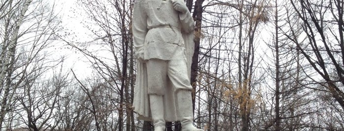 Памятник Горькому is one of Скульптуры и памятники  на улицах Н.Новгорода.