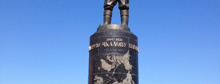 Памятник Чкалову is one of Скульптуры и памятники  на улицах Н.Новгорода.