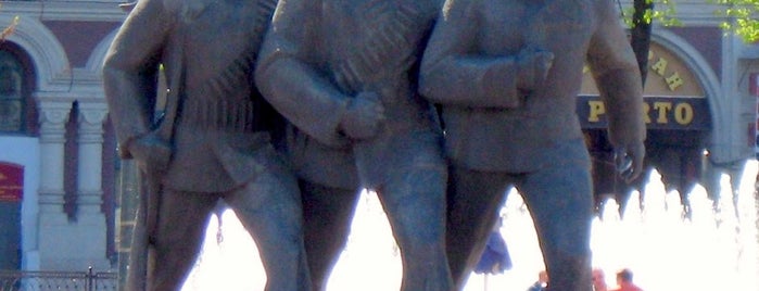 Монумент героям Волжской военной флотилии is one of История, памятники, личности, площади.
