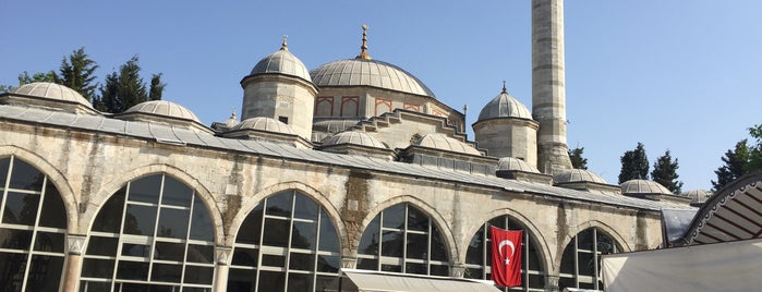 Sokollu Mehmet Paşa Camii is one of Tempat yang Disukai Gülveren.