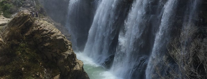 Tortum Şelalesi is one of สถานที่ที่ Gülveren ถูกใจ.