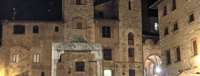 Piazza della Cisterna is one of San Gimignano.