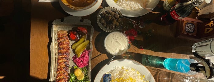 Vakil-ol-Tojjar Restaurant | رستوران وکیل التجار is one of Soheil'in Kaydettiği Mekanlar.