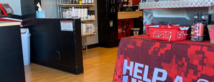 Sport Clips Haircuts of Nashville - Belle Meade is one of สถานที่ที่ Dave ถูกใจ.