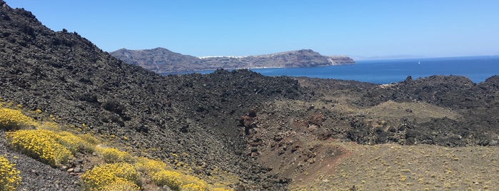Volcán Santorini is one of Lugares favoritos de Kyriaki.