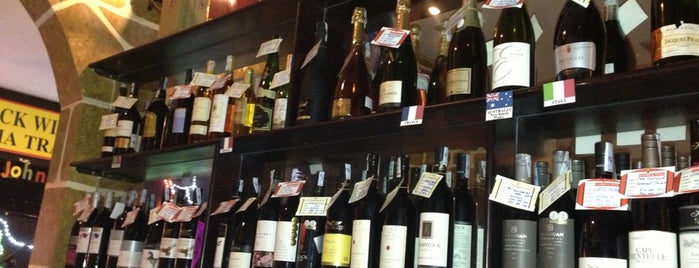 Patrick - Wine Bar & Creperie is one of สถานที่ที่ Alyonka ถูกใจ.