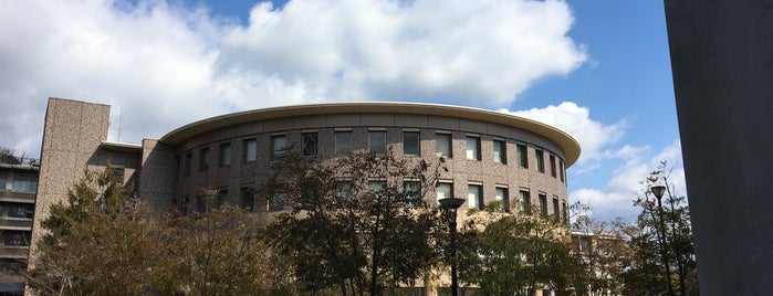 立命館大学 創思館 (ヒューマン・リサーチ・センター) is one of 立命館大学 衣笠キャンパス.