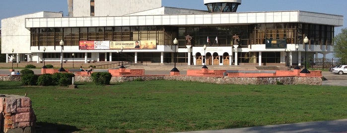 Обзорная площадка концертного зала is one of Посещаемые места.