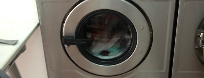 Wonder Wash Self Service Laundromat (Kembangan Branch) is one of Tempat yang Disukai Ian.