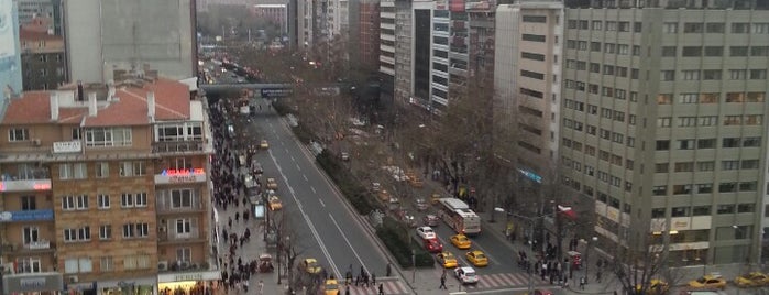 Ankara Üniversitesi TÖMER Yenişehir is one of Tempat yang Disukai Julius.