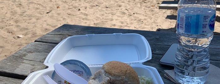 Knechtel's on the Beach is one of Posti che sono piaciuti a Alled.