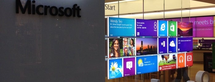 Microsoft Store is one of สถานที่ที่ Stephen ถูกใจ.