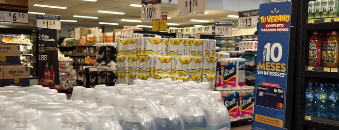Walmart is one of Centroamérica.