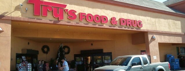 Fry's Food Store is one of Tempat yang Disukai Bob.