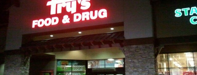 Fry's Food Store is one of สถานที่ที่ Bob ถูกใจ.