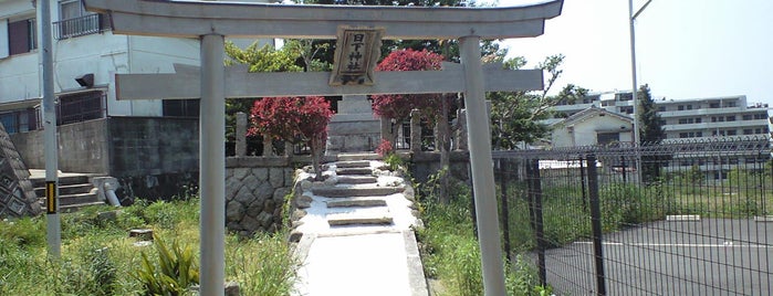 日下神社 （ 日下古墳 ） is one of 神社仏閣.