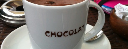 Chocolat Cafe is one of izmirde gidilecek.