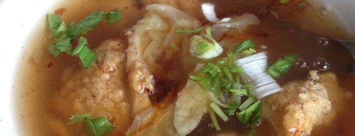 阿川紅燒𩵚魠魚羹 is one of 台南美食.