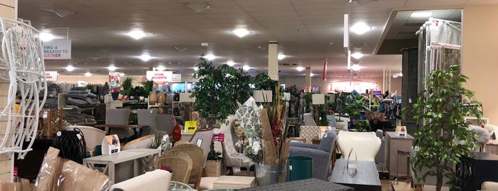 Home Goods is one of Rosemaryさんのお気に入りスポット.