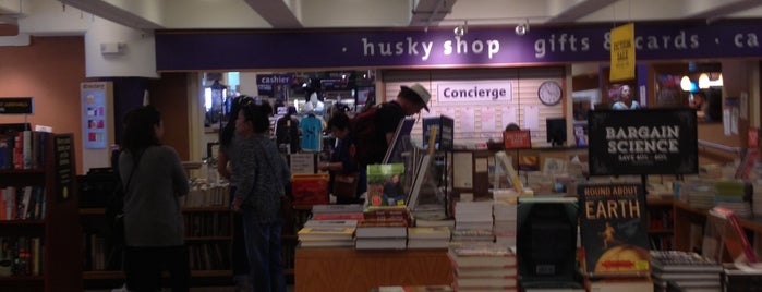 University Bookstore is one of Lugares favoritos de Jim.