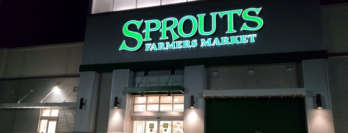 Sprouts Farmers Market is one of Tempat yang Disukai Justin.