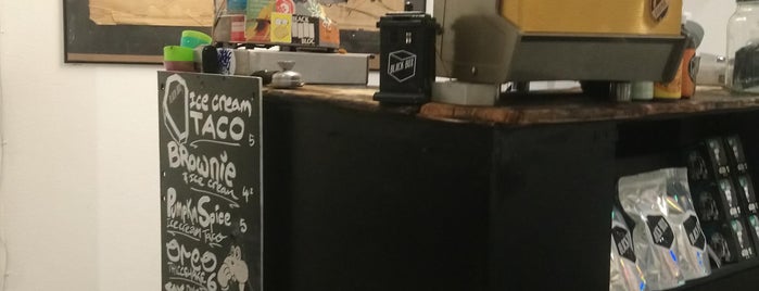 Black Box is one of London coffee/café.