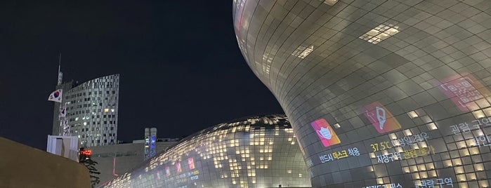 Dongdaemun Design Plaza is one of [To-do] Seoul.