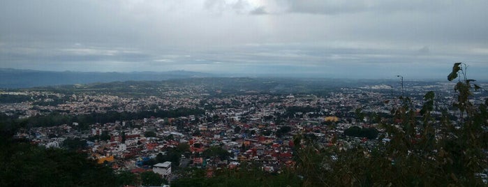 Mirador Macuiltepetl is one of Lugares favoritos de Alejandro.