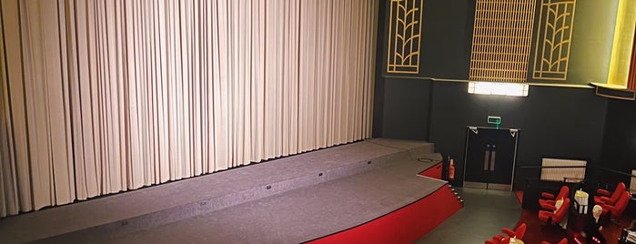 Odyssey Cinema is one of สถานที่ที่ Asa ถูกใจ.