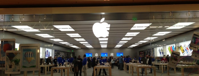 Apple Christiana Mall is one of Tempat yang Disukai ma.