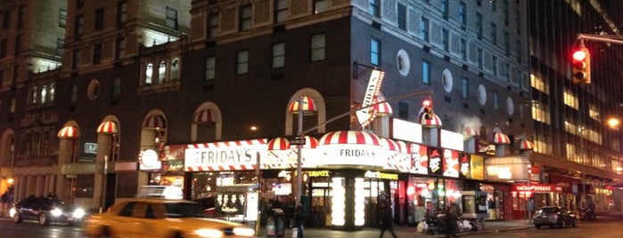 TGI Fridays is one of Kevinさんのお気に入りスポット.