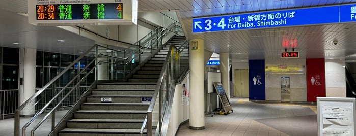 Ariake Station (U12) is one of ゆりかもめ.