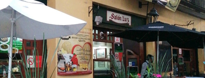 Salón Luz is one of Cantinas, Bares.