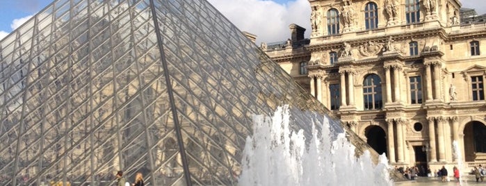 루브르 박물관 is one of Paris.