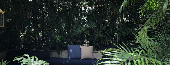 Four Seasons Garden is one of Posti che sono piaciuti a Enrique.