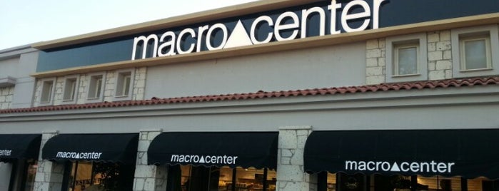Macro Center is one of สถานที่ที่ Roxanne ถูกใจ.