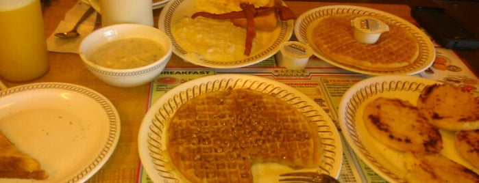 Waffle House is one of Lugares favoritos de Terry.