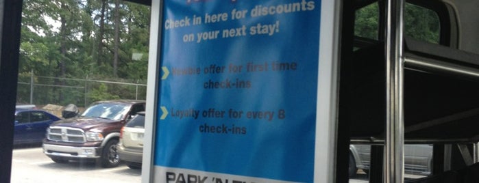 Park 'N Fly is one of Tempat yang Disukai Chester.
