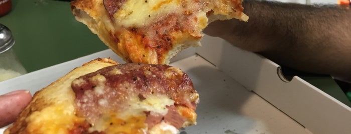 Seniores Pizza is one of Lugares favoritos de Natz.
