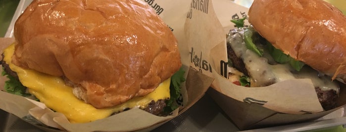 Mahaloha Burger is one of Tempat yang Disukai キヨ.