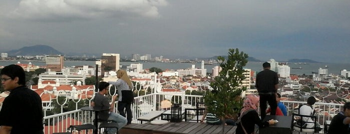 Three Sixty° Sky Bar is one of Café and Ho Chiak in Penang..