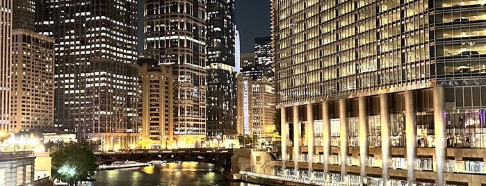 Chicago River is one of Chicago downtown.