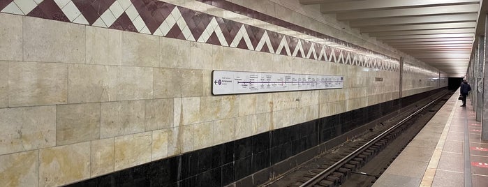 Метро Тушинская is one of Метро Москвы (Moscow Metro).