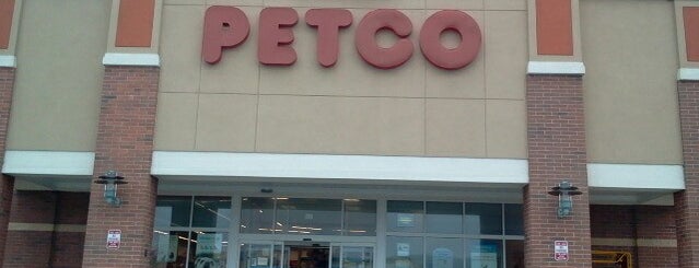 Petco is one of Thomasさんのお気に入りスポット.