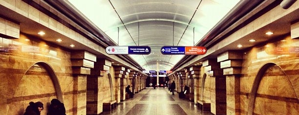 metro Spasskaya is one of สถานที่ที่ Alejandra ถูกใจ.