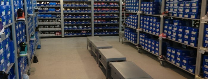 Adidas Outlet Store is one of Lieux qui ont plu à Brandi.