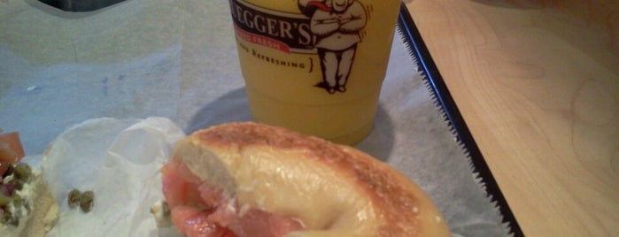 Bruegger's Bagel Bakery is one of Faithyさんのお気に入りスポット.