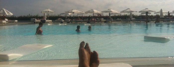 Adam & Eve Hotel Swimming Pool is one of Orte, die Hilal gefallen.