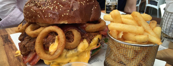 Longboards Laidback Eatery and Bar is one of straya.